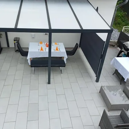 Haus Mit 2 Schlafzimmer In Appartement *